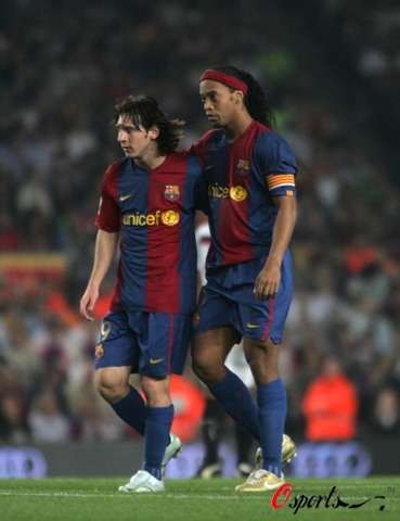 半场战报：海登海姆0-1弗赖堡，曼赞比建功（半场快讯：弗赖堡1-0领先海登海姆，曼赞比破门）