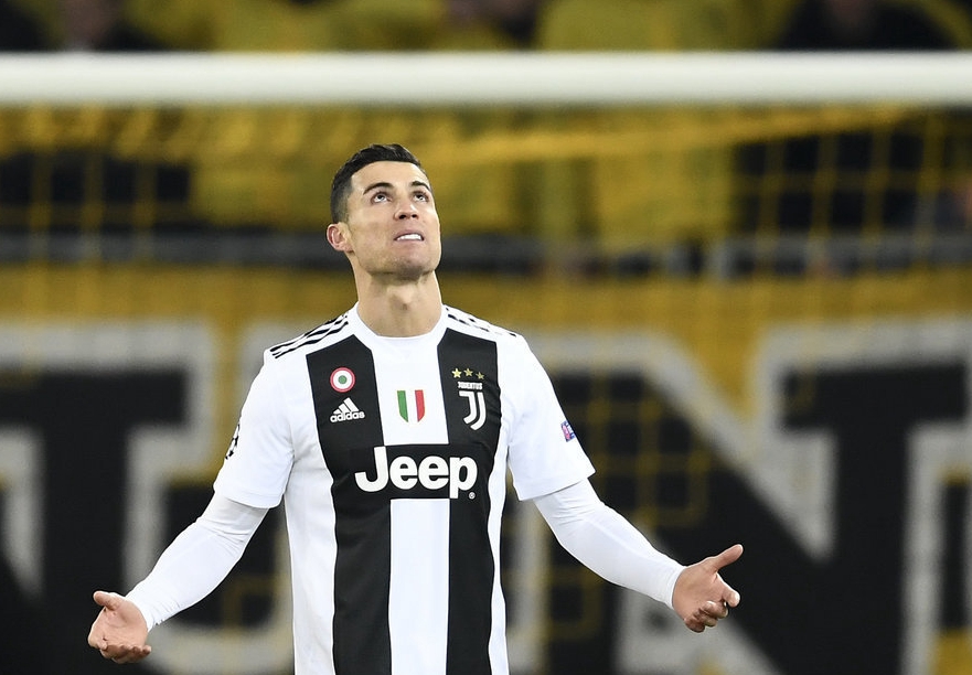 火箭半场战平独行侠，浓眉哥发挥出色（火箭与独行侠半场打成平手，浓眉哥表现抢眼）