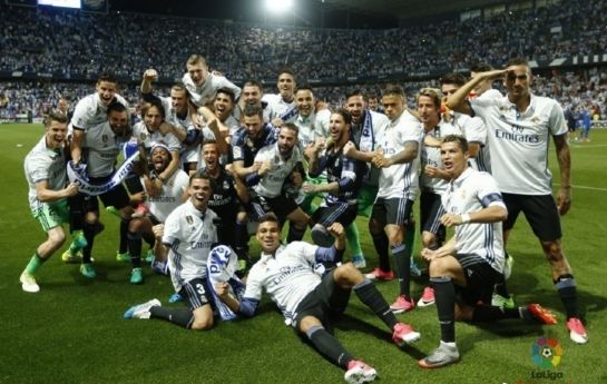 本世纪德甲戴帽数前10：莱万384场16次第1，凯恩76场10次第3（德甲本世纪帽子戏法前十：莱万384战16次领跑，凯恩76战10次位列第三）