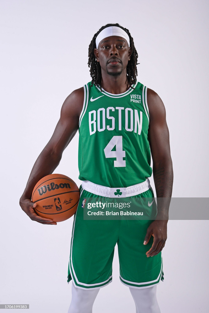 自交易以来：东契奇出战41场拿下28胜，浓眉仅出战14场（交易后对比：东契奇41战28胜，浓眉仅登场14次）