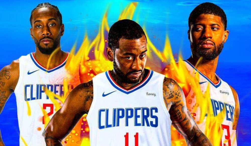 球迷怒喷后蹇韬回应：输球又怎么样？随后被韦世豪、甘超拦下（被球迷怒喷后，蹇韬回怼：输球怎么了？随即被韦世豪、甘超拉住）