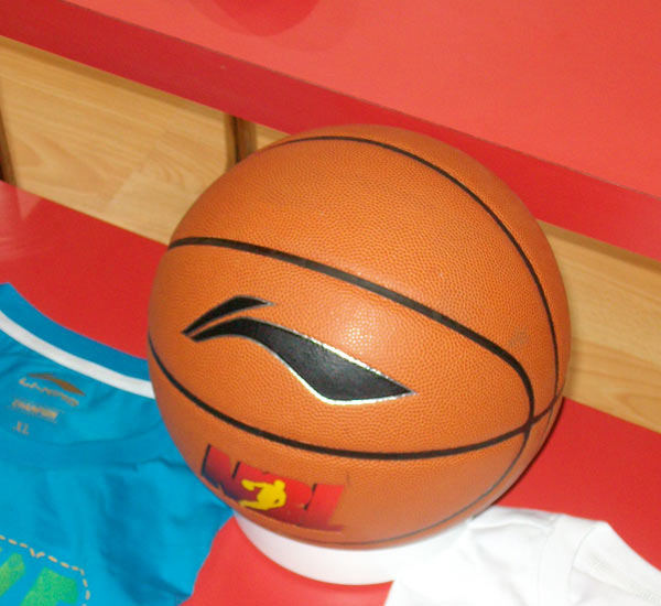 掘金明日战国王伤病报告：戈登、布劳恩、斯特劳瑟缺阵（明日掘金战国王：戈登、布劳恩、斯特劳瑟因伤缺席）