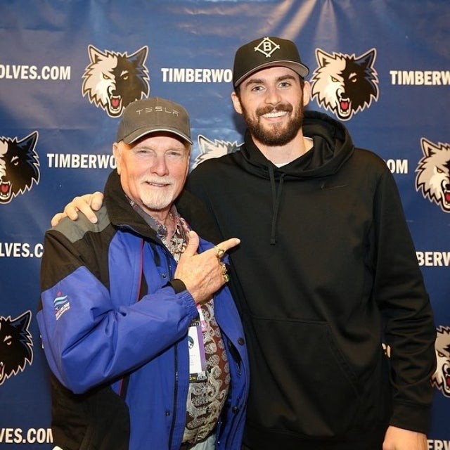 半场： 萨索洛2-1佛罗伦萨，曼德拉戈拉点射，沃尔帕托破门（半场战报：萨索洛2-1领先佛罗伦萨，曼德拉戈拉点球命中，沃尔帕托破门）