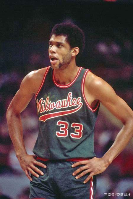 曼联女足比赛厕所厕纸问题仍未解决（曼联女足赛场卫生间厕纸问题尚未得到解决）