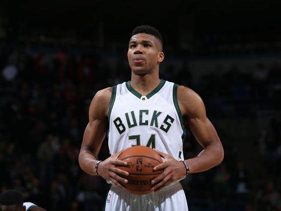 篮球篮网球员连续三场抢断上双（篮网球员已连续三场抢断达双位数）