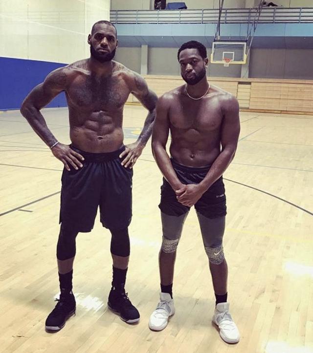 迈尼昂在加比亚社媒动态下留言，后者回复：请续约（迈尼昂现身加比亚社媒评论区，加比亚回应：快续约）